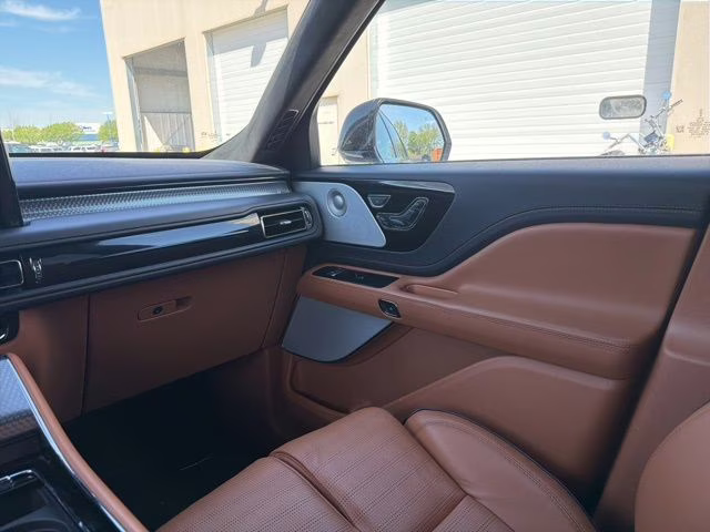 2025 White Metallic Lincoln Aviator Black Label AWD SUV