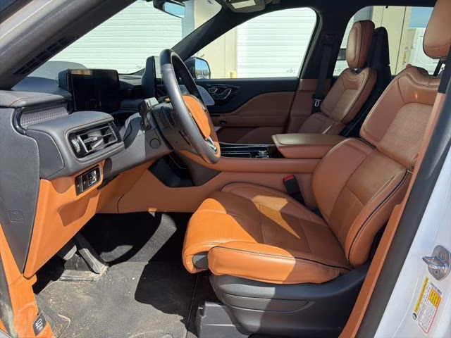 2025 White Metallic Lincoln Aviator Black Label AWD SUV