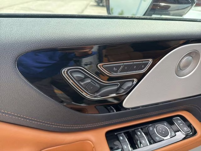 2025 White Metallic Lincoln Aviator Black Label AWD SUV