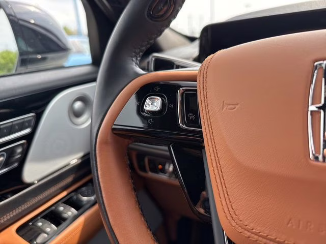 2025 White Metallic Lincoln Aviator Black Label AWD SUV