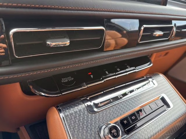 2025 White Metallic Lincoln Aviator Black Label AWD SUV