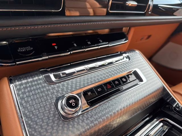 2025 White Metallic Lincoln Aviator Black Label AWD SUV