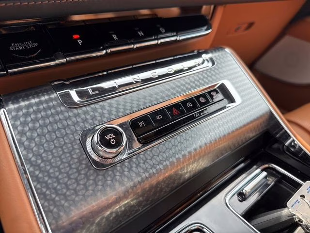 2025 White Metallic Lincoln Aviator Black Label AWD SUV