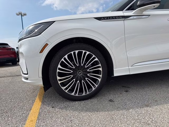 2025 White Metallic Lincoln Aviator Black Label AWD SUV