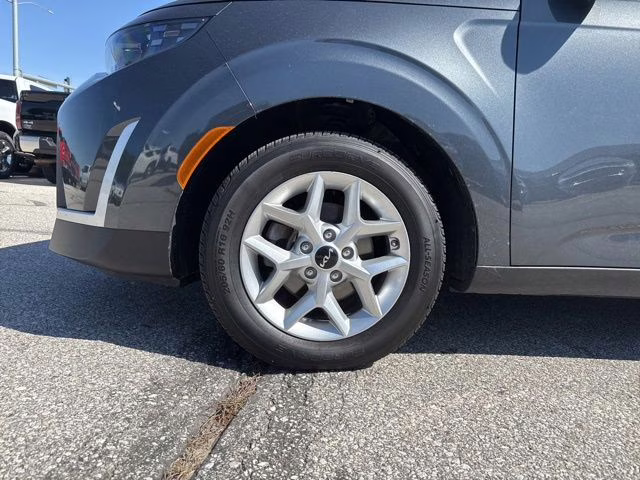 2023 Gravity Gray Kia Soul LX FWD Hatchback