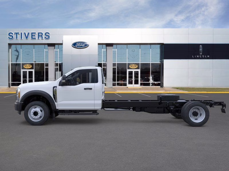 2026 Oxford White Ford Super Duty F-550 DRW XL RWD Chassis