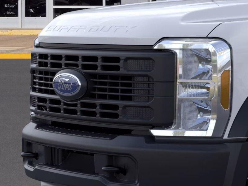 2026 Oxford White Ford Super Duty F-550 DRW XL RWD Chassis