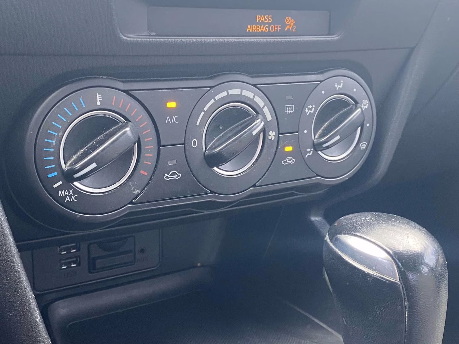 2015 Snowflake White Pearl Mica Mazda Mazda3 i Touring FWD Sedan