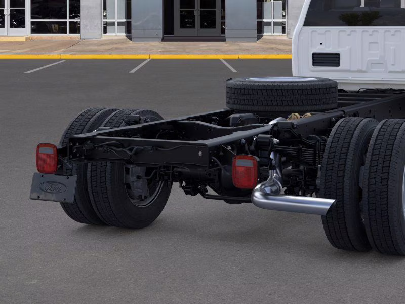 2026 Oxford White Ford Super Duty F-550 DRW XL RWD Chassis