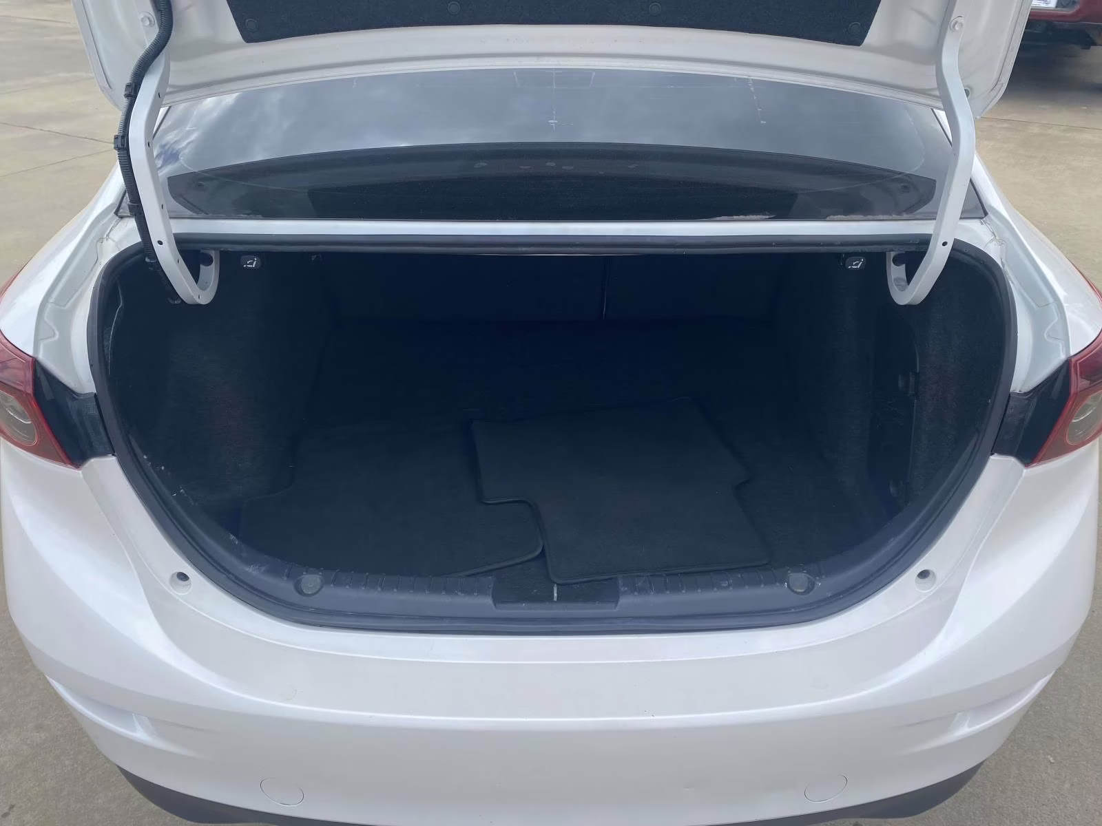 2015 Snowflake White Pearl Mica Mazda Mazda3 i Touring FWD Sedan