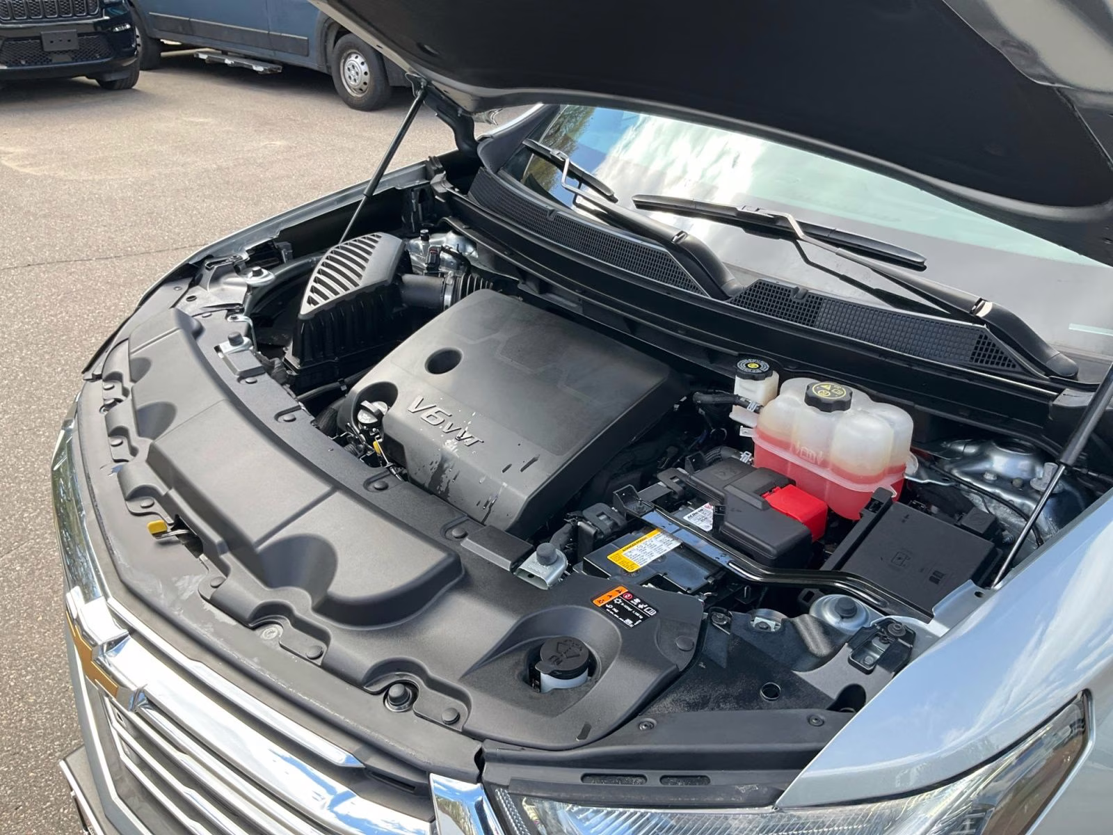 2023 Sterling Gray Metallic Chevrolet Traverse LT FWD SUV