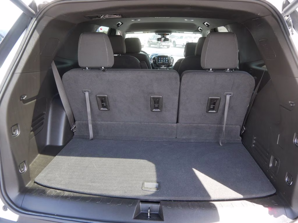 2023 Summit White Chevrolet Traverse LT AWD SUV