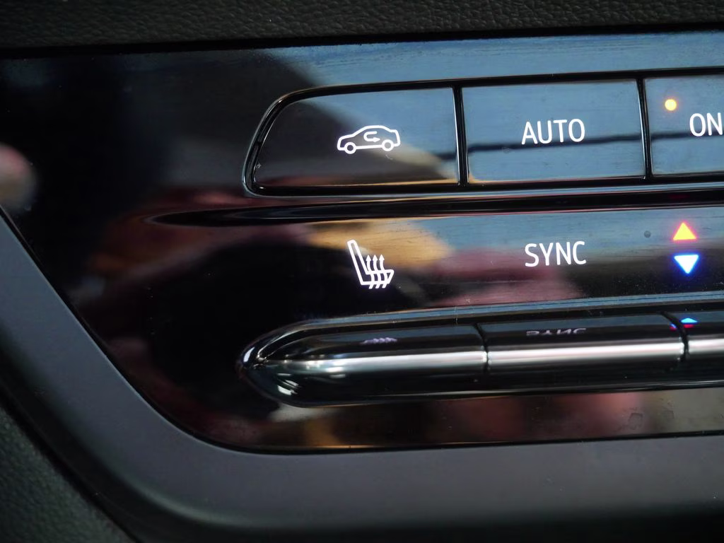 2023 Summit White Buick Envision Essence AWD SUV
