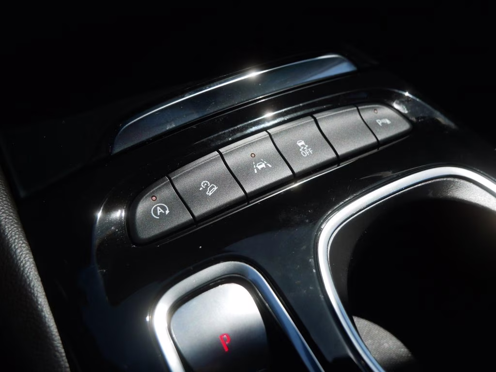 2023 Summit White Buick Envision Essence AWD SUV