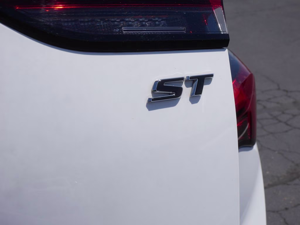 2023 Summit White Buick Envision Essence AWD SUV