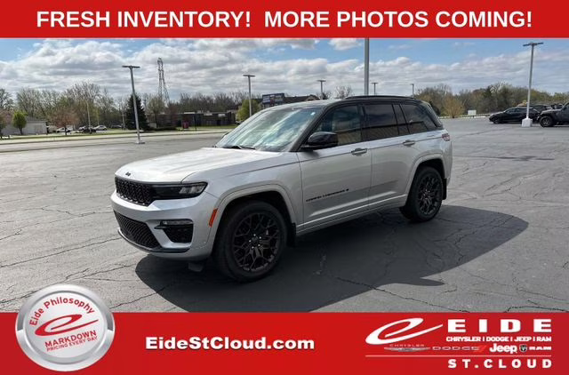 2025 Silver Zynith Jeep Grand Cherokee Summit Reserve 4X4 SUV