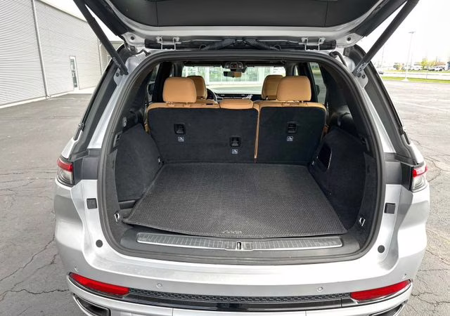 2025 Silver Zynith Jeep Grand Cherokee Summit Reserve 4X4 SUV