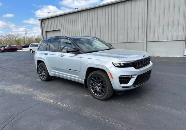 2025 Silver Zynith Jeep Grand Cherokee Summit Reserve 4X4 SUV