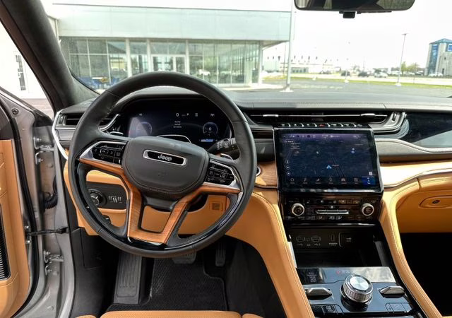 2025 Silver Zynith Jeep Grand Cherokee Summit Reserve 4X4 SUV