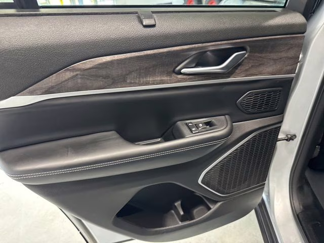 2023 Silver Zynith Jeep Grand Cherokee 4xe 4X4 SUV