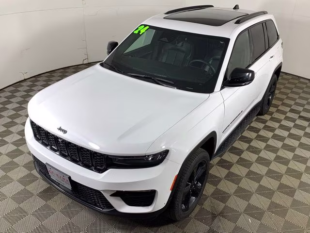2024 Diamond Black Crystal Pearlcoat Jeep Grand Cherokee Limited 4X4 SUV