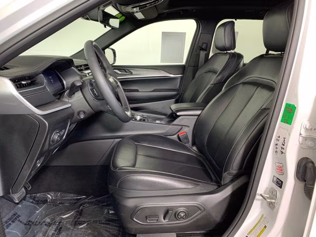2024 Diamond Black Crystal Pearlcoat Jeep Grand Cherokee Limited 4X4 SUV
