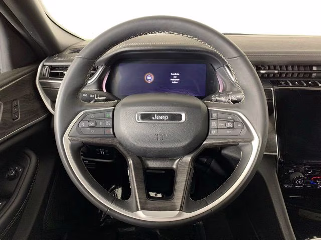 2024 Diamond Black Crystal Pearlcoat Jeep Grand Cherokee Limited 4X4 SUV