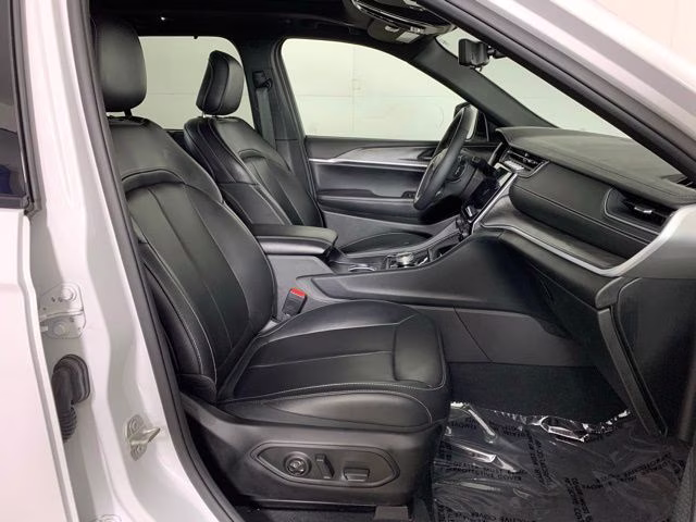 2024 Diamond Black Crystal Pearlcoat Jeep Grand Cherokee Limited 4X4 SUV