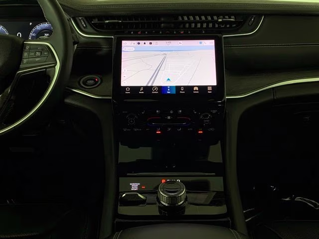 2024 Diamond Black Crystal Pearlcoat Jeep Grand Cherokee Limited 4X4 SUV