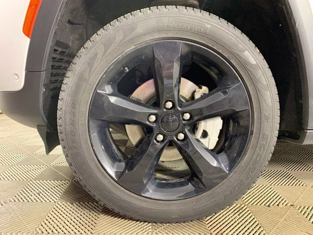 2024 Diamond Black Crystal Pearlcoat Jeep Grand Cherokee Limited 4X4 SUV