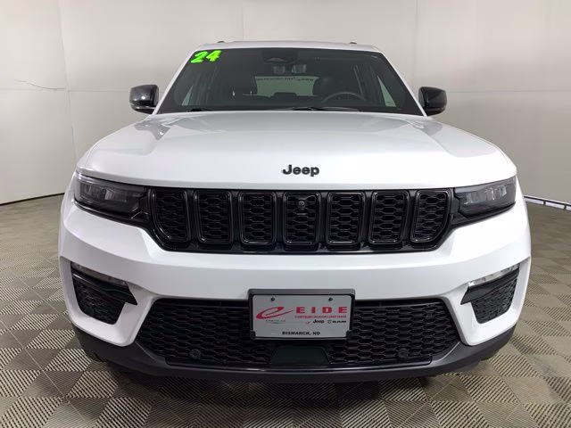2024 Diamond Black Crystal Pearlcoat Jeep Grand Cherokee Limited 4X4 SUV