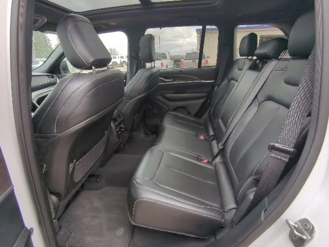 2024 Diamond Black Crystal Pearlcoat Jeep Grand Cherokee Limited 4X4 SUV