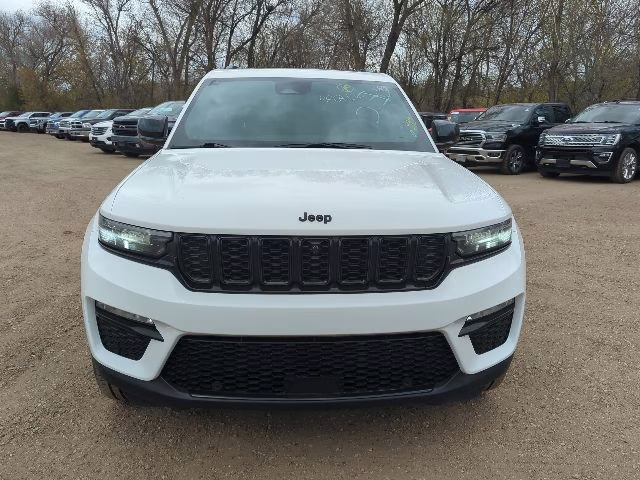 2024 Diamond Black Crystal Pearlcoat Jeep Grand Cherokee Limited 4X4 SUV