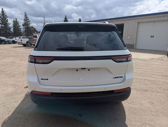 2024 Bright White Clearcoat Jeep Grand Cherokee Limited 4X4 SUV