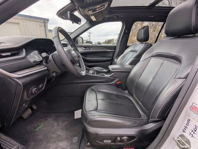 2024 Bright White Clearcoat Jeep Grand Cherokee Limited 4X4 SUV