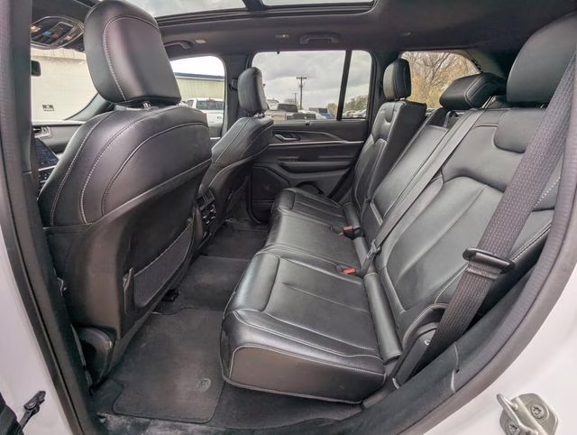 2024 Bright White Clearcoat Jeep Grand Cherokee Limited 4X4 SUV