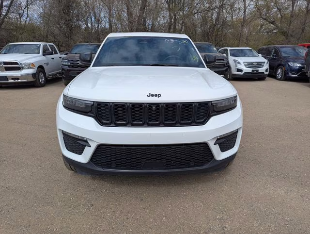 2024 Bright White Clearcoat Jeep Grand Cherokee Limited 4X4 SUV