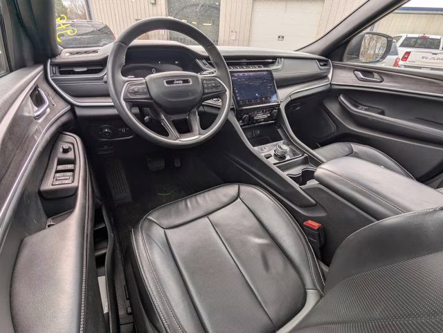 2024 Bright White Clearcoat Jeep Grand Cherokee Limited 4X4 SUV