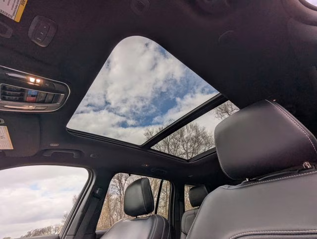 2024 Bright White Clearcoat Jeep Grand Cherokee Limited 4X4 SUV