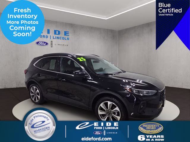 2025 Ford Escape Platinum AWD's photo