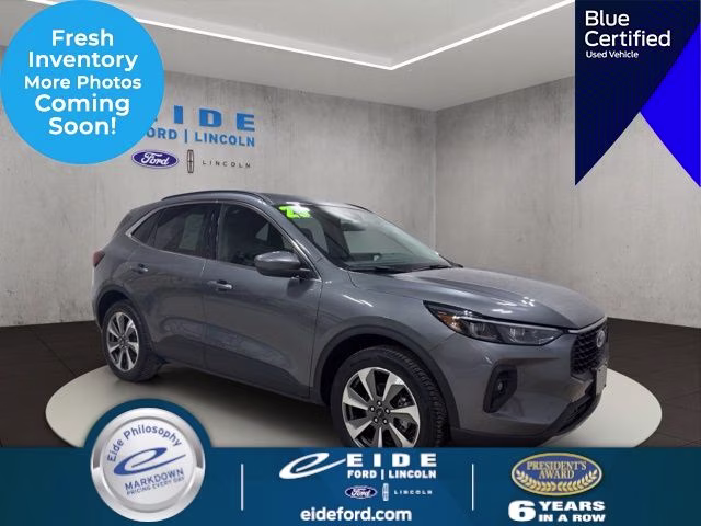 2025 Ford Escape Platinum AWD's photo