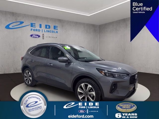 2025 Ford Escape Platinum AWD's photo