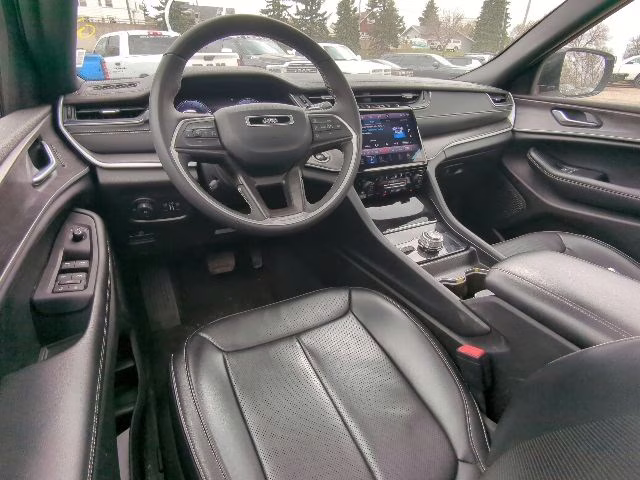 2024 Diamond Black Crystal Pearlcoat Jeep Grand Cherokee Limited 4X4 SUV