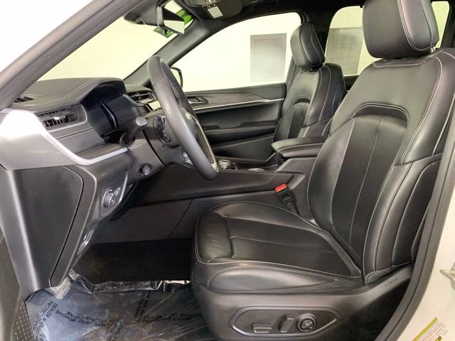 2024 Bright White Clearcoat Jeep Grand Cherokee Limited 4X4 SUV