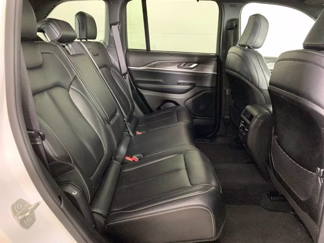 2024 Bright White Clearcoat Jeep Grand Cherokee Limited 4X4 SUV
