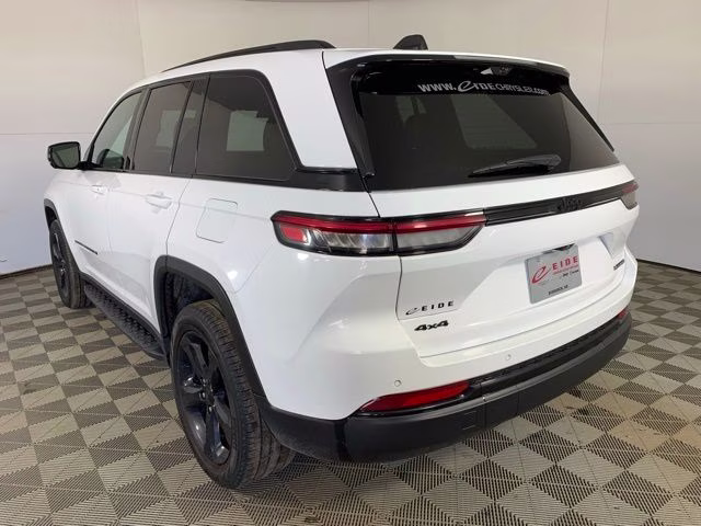 2024 Bright White Clearcoat Jeep Grand Cherokee Limited 4X4 SUV