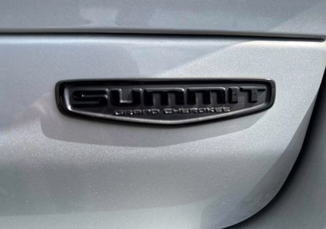 2025 Silver Zynith Jeep Grand Cherokee Summit Reserve 4X4 SUV