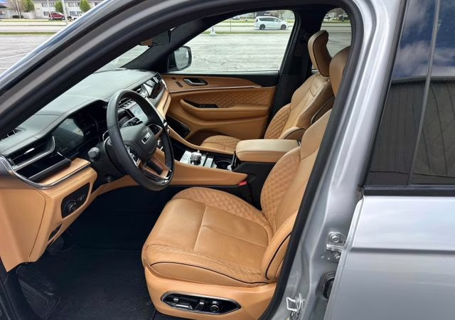 2025 Silver Zynith Jeep Grand Cherokee Summit Reserve 4X4 SUV