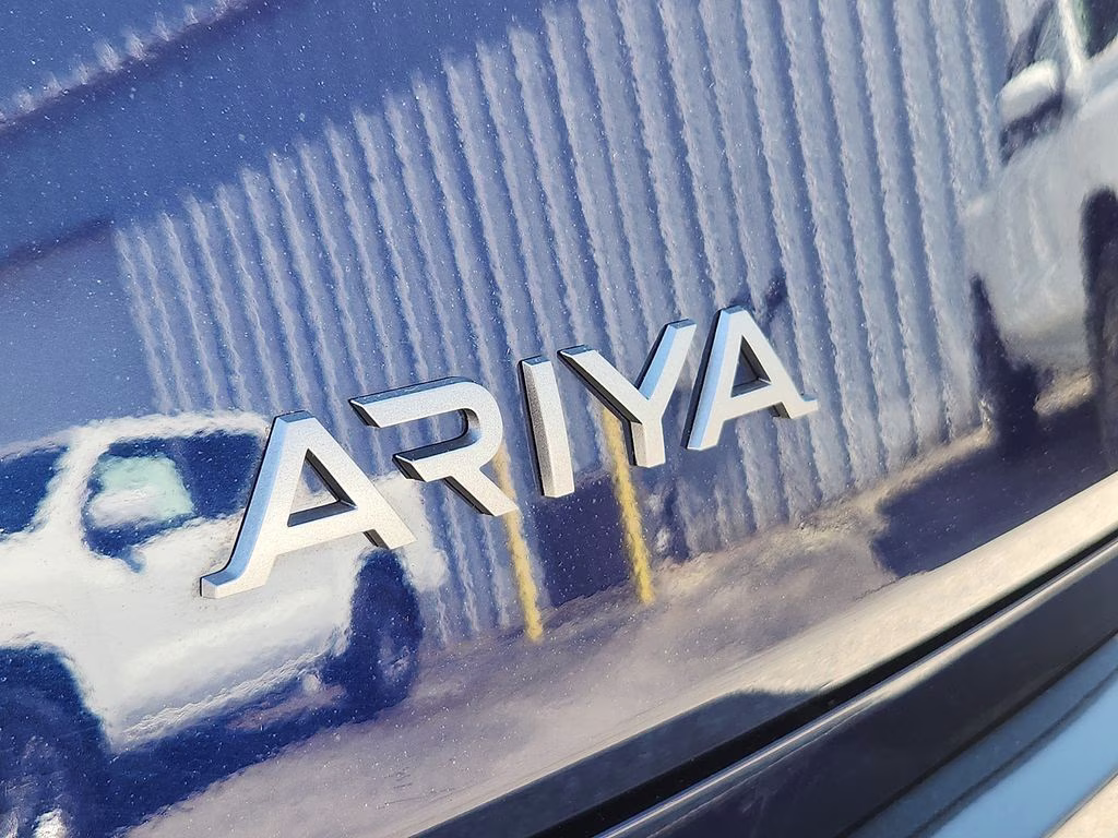 2023 Deep Ocean Blue Pearl/Black Diamond Pearl Nissan ARIYA EVOLVE+ FWD SUV