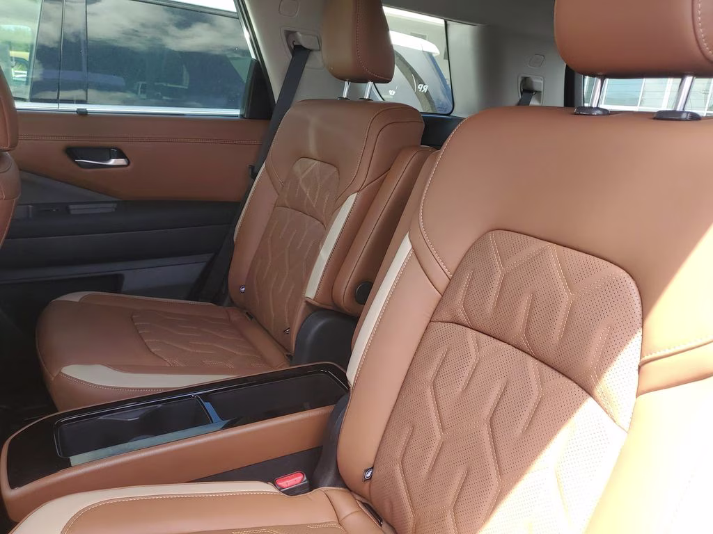2026 Boulder Gray Pearl Nissan Pathfinder Platinum 4X4 SUV